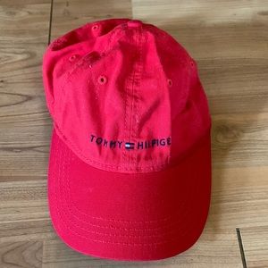TOMMY HILFIGER RED HAT